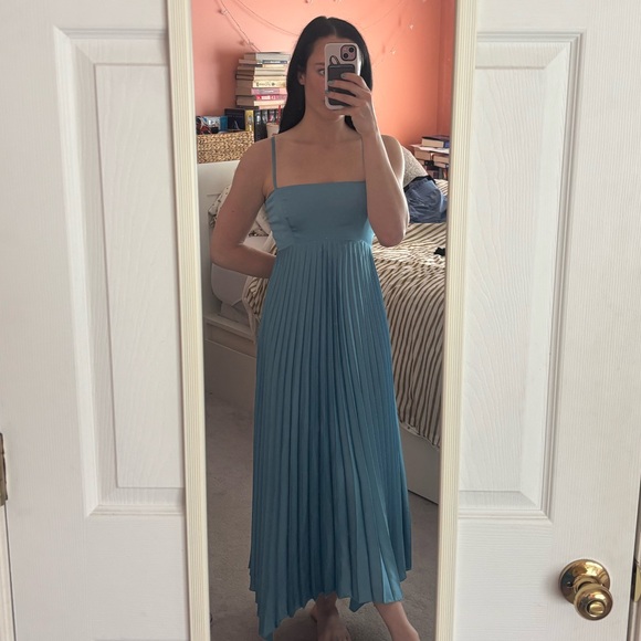 🌟 NWT Abercrombie The A&F Giselle Clasp Back Pleated Midi Dress Blue 🌟 - Picture 4 of 9